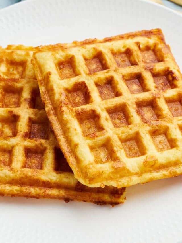 3 ingredient cheesy bread chaffle
