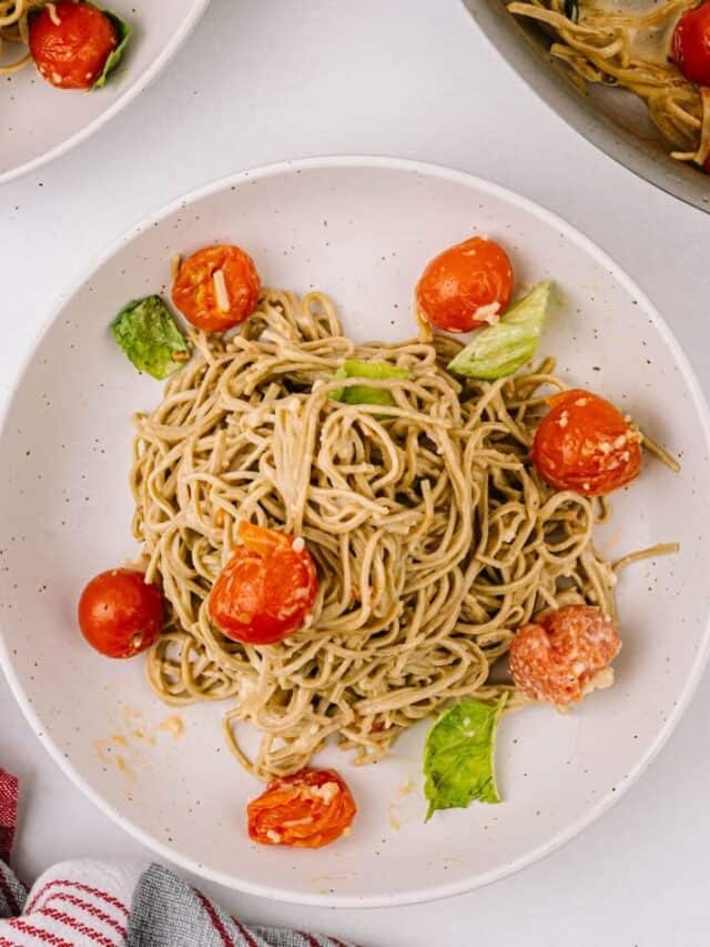 One Pot Tomato and Garlic Pasta